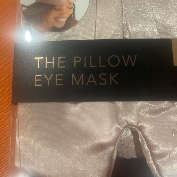 ⚡️⚡️⚡️Kitsch Cream Satin Eye Mask with eye care bundle - Picture 3 of 15